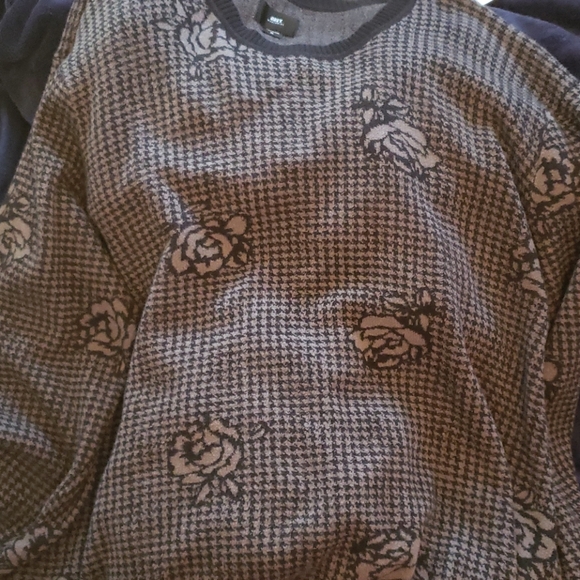 XL Obey sweater - Picture 2 of 4